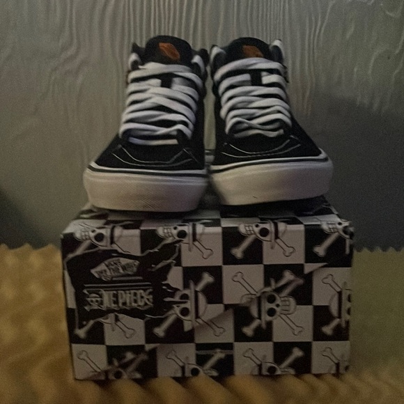 Vans One Piece Limited Edition Nami Size 11.5 Mens - Picture 1 of 5